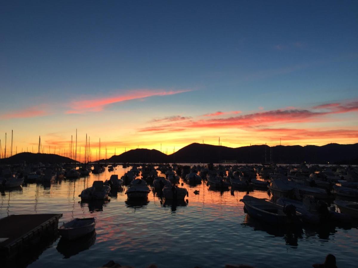Il Frantoio Di Olimpia Hotell Lerici Exteriör bild